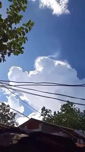 Bizarre phenomenon in the clouds... What is that?🧐🤔