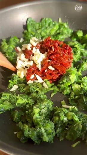 Spinach-Ricotta Matzo Pockets are a Passover DREAM 🤤