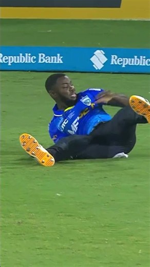 Rivaldo Clarke survives a DROPPED catch! 😳