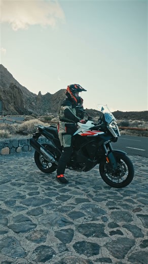 Color switch with the KTM 1390 SUPER ADVENTURE S EVO