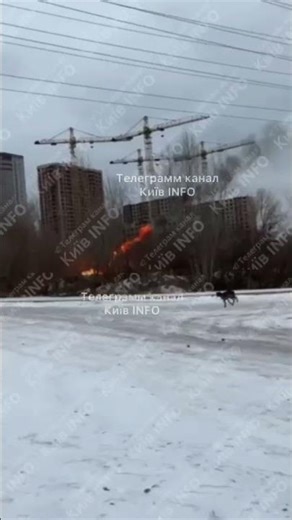 🇺🇦✈️ Kyiv, Shahid drone got caught on power lines and exploded.