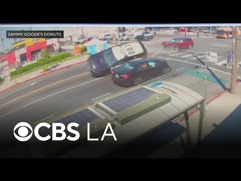 4 injured in 3-vehicle crash involving LAPD officer