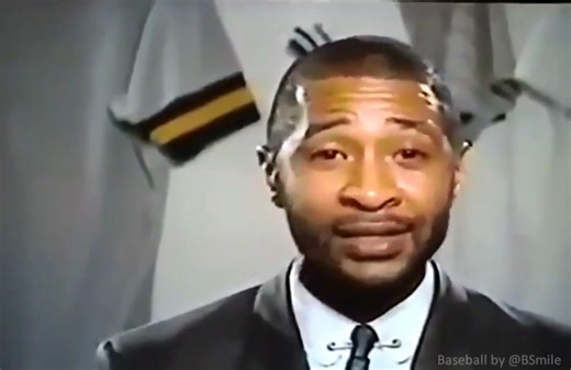 San Diego #Padres rookie shortstop Ozzie Smith makes an amazing bare-handed grab for the ages vs. the Atlanta #Braves! (1978) Happy 71st Birthday to "The Wizard of Oz"! #MLB #Legend #Baseball #History | Baseball by BSmile