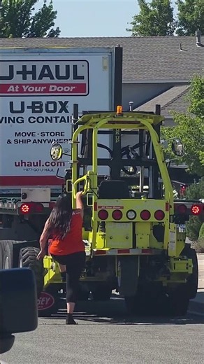 UHaul Box Containers#UBox #movingmadeeasy #LogisticsInMotion #PiggybackForklift