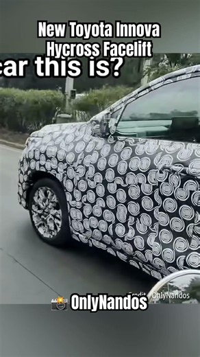 New Toyota Innova Hycross Facelift Interiors Spied