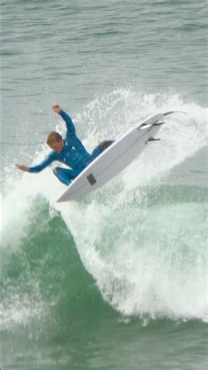 The dude Elliot Bravenec always RIPPING in Huntington Beach! 🤙🏻 #Surfing #OrangeCounty #California