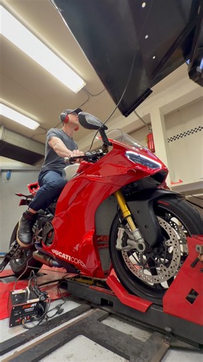 First 2026 Ducati Panigale V4R with Slip-On and Dyno!