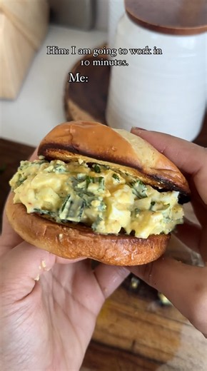 He’s heading to work in 10 minutes! ⏰🍳 A quick, delicious recipe that’s ready before he walks out the door 😋✨