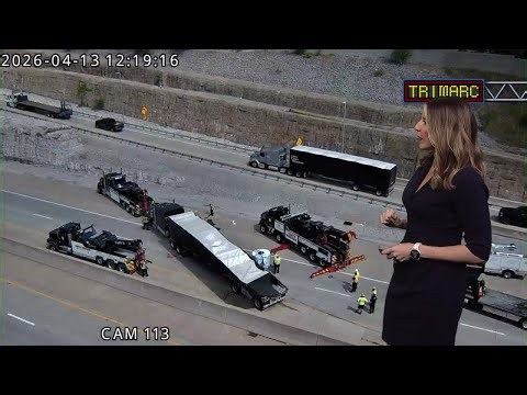 Major delays along Gene Snyder after crash near U.S. 42