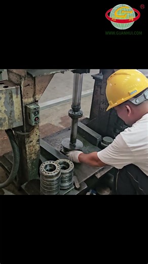 Precision Bearing Pressing: Key to Durable Industrial End Carriages #heavymachinery #machine