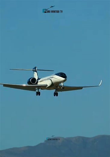 321K views · 4.1K reactions | 🗣Jeff Bezos ✈Gulfstream G700 [N11AF] landing at Van Nuys airport #planespotting #euroaviationtv #fblifestyle #bizjet #aviationdaily | Euro Aviation TV | Facebook