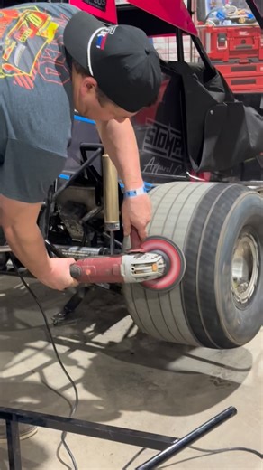 FloRacing on Instagram: "Clean tires are key at the #tulsashootout Quite the efficient method being used here."