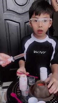 Kids science Experiment erupting volcano