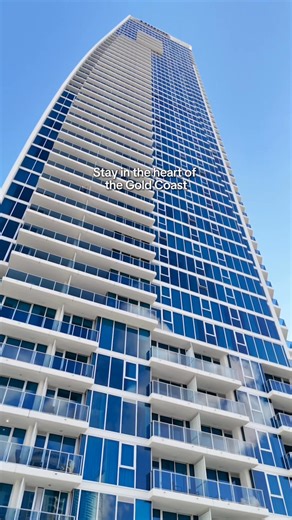💎🤩Overlooking the iconic Surfers Paradise beach stands this 5-star hotel. In the heart of the Gold Coast’s thriving coastal hub, Hilton Surfers Paradise Hotel delights guests with many popular destinations so close at hand. Take a walk on the golden sands, swim in the pristine waves, or enjoy the award-winning entertainment, nightlife, and food along the main strip. ✔️ 5 Nights in a Hilton Deluxe Room ✔️ Breakfast daily ✔️ Choice of Lamington, O’Reilly’s and Vineyard tour or unlimited Dreamwor