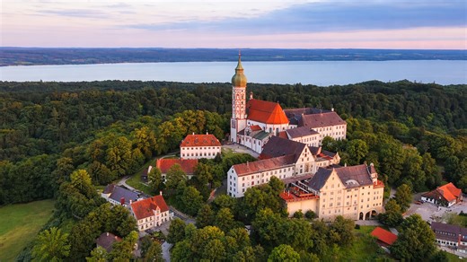 Ένα ιστορικό εκκλησάκι μέσα στη φύση