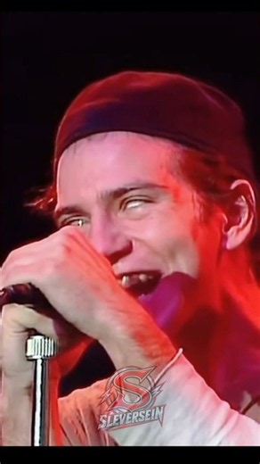 Eddie Vedder Live Proves Why Pearl Jam Is Timeless #eddievedder #pearljam #grunge #shorts