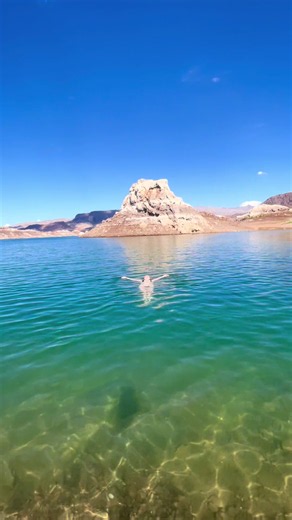 Dive with me into this amoeba lake (I pinched my nose 😋) heheheh #lakemead #nevada #naturetherapy #ameoba
