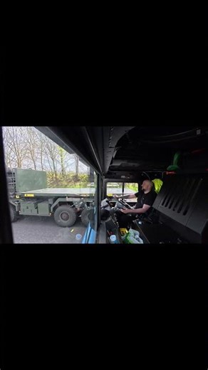 One of the best parts of overlanding is the unexpected encounters 😁