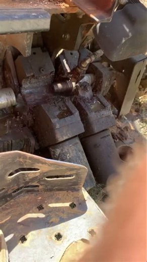 Horizontal Directional Drilling Machine In Action | Drill Rod Disconnection Process