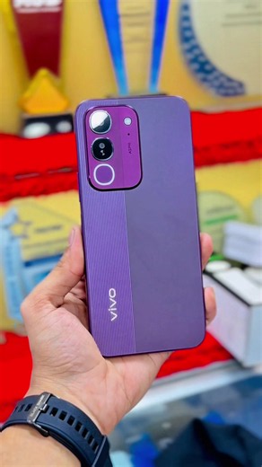 Vivo Y32 First Look — 8000mAh, 44W Charger, 120Hz (6 6=12GB)