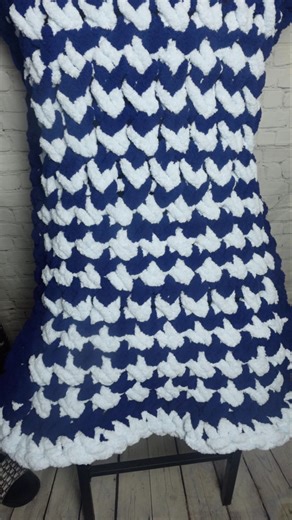 I’m making baby blankets now 👶🏾👶🏽👶🏼 #chunkyknitblanket