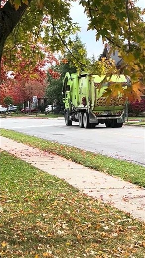 Near-Miss of GFL 901038 | Mack MRU Wittke Starlight Front Loader
