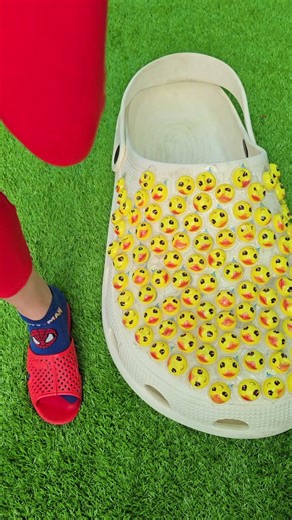 Choose a pair of socks 🦆🧦🦶🏻 Giant duck slippers 🦆👀🦶🏻 #love #viralvideoshorts #trendingshorts