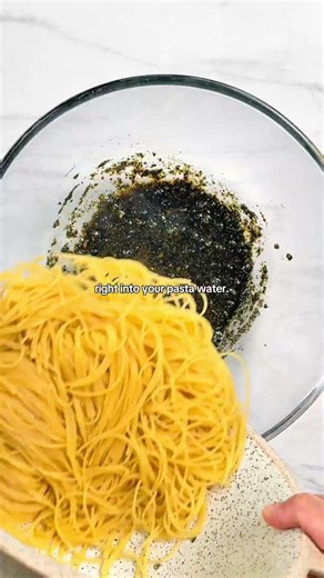 Seaweed snacks make the best prawn pasta! #mariongrasby #pasta