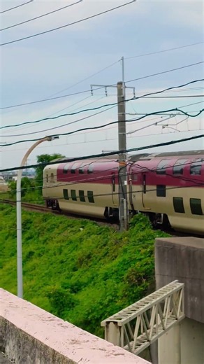 サンライズ出雲号とやくも10号 岡山行き #鉄道 #電車 #特急 #やくも #サンライズ #train #station #shorts