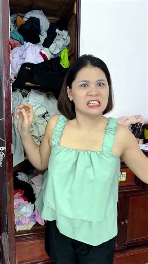 Its gaze terrified me. 😼😬 #funny #couple