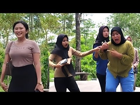 EPIC JUMP SCARE !! LIVING STATUE PRANK WILL MAKE YOU CRY LAUGHING! Statue Prank Indonesia, Prank