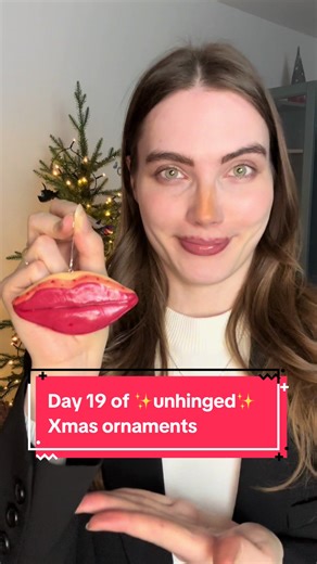 Replying to @Therese Olsson🇩🇰 Vanity Fair knows what they did 💋 #vanityfair #karolineleavitt #unhingedornaments #xmas #handmade