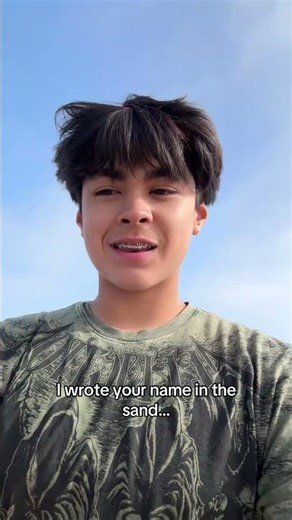 I wrote your name in the sand 🏖️ #brodeez