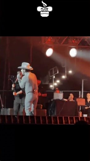 Nodal canta la canción que le dedicó a belinda