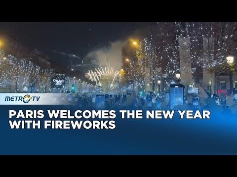 Fireworks Light Up the Paris Sky to Celebrate New Year's Eve 2026