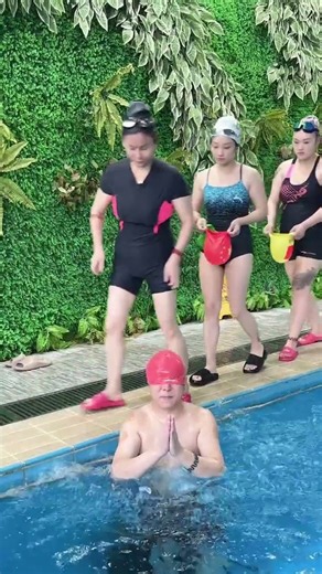 😱Swimming Pool BalloonChallenge Gone Wrong😅|Funniest Pool Game Ever#shorts#viral#funny#poolchallenge