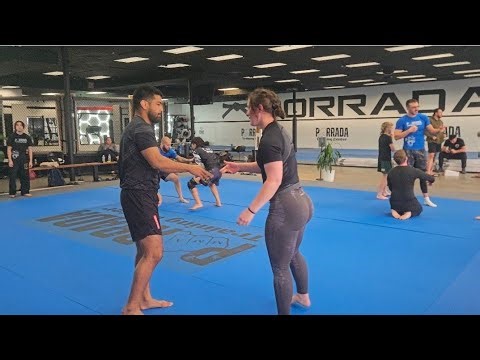 World Champion Black Belt vs Blue Belt — A Technical Flow Roll 🥋