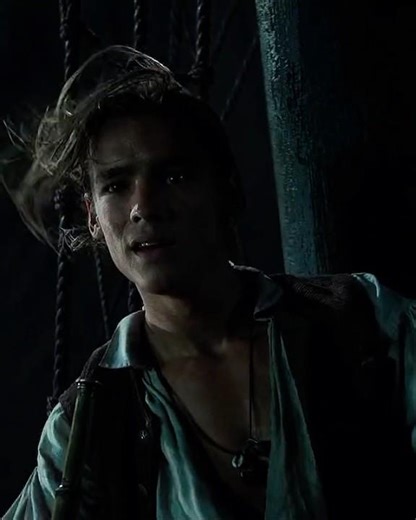 Chaotic Battle at Sea! Captain Jack Breaks Through in a Desperate Situation