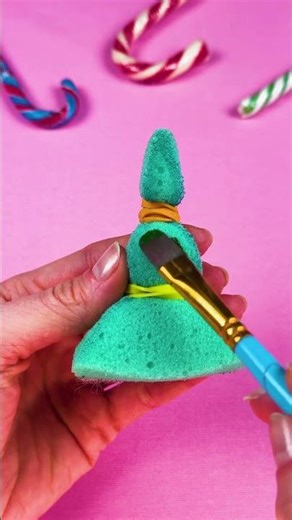 How to Create Amazing Christmas Card with Sponge 😻🎄 #diy #easy #art #kids #shorts #creative