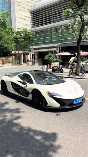 Khám Phá Rolls Royce và McLaren Đẳng Cấp