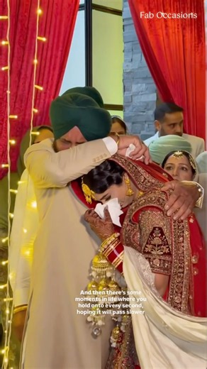 Bride breaks down during her Emotional Vidaai | Family Love | Lehenga | Punjabi Wedding | Dulhan