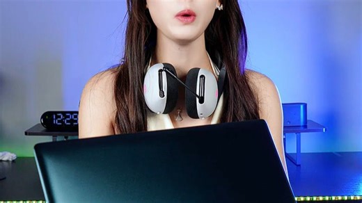 外星人（Alienware）AREA-51m 搭载RTX 5080 Ultra，16英寸旗舰游戏本，高性能释放畅快战斗，疾速响应大型创作与多任务处理，散热升级告