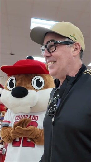 Adam Carolla visits Buc-ee's for the first time 🤣