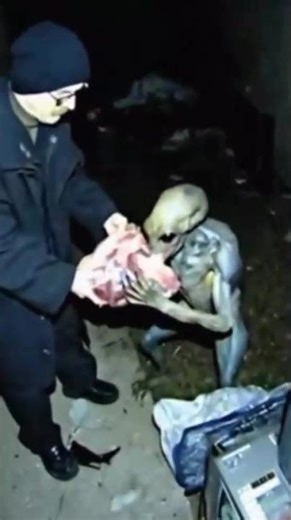 Feeding an extraterrestrial alien reptile