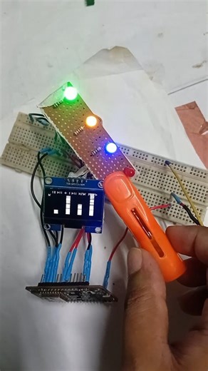 Insane ESP8266 LED Chasing on SH1106 OLED with Live Bar Graph 🔥#LED #SH1106 #DIY #Shorts