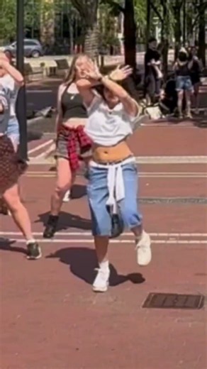 🇺🇸Kpop in Public - KATSEYE Gabriela YT