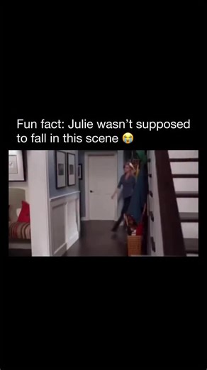 Unforgettable Interviews on Instagram: "Julie Bowen became a household name through her role as Claire Dunphy on Modern Family, where her sharp comedic timing and expressive delivery helped define the show’s fast-paced, mockumentary style. As the tightly wound yet deeply caring mother of three, Bowen balanced physical comedy with emotional realism, making Claire one of the series’ most relatable characters. Her performance earned widespread acclaim, including two Emmy Awards for Outstanding Supp