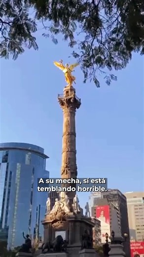 Imágenes muestran el movimiento del Ángel de la Independencia durante el sismo de la mañana de este viernes. #Latinus #InformaciónParaTi