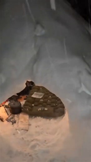 Surviving a Brutal Snowstorm in a Quinzee | Winter Bushcraft