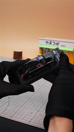 ARbox迈巴赫s680 上手体验出于意料的惊喜 🖤 ARbox ｜ 梅赛德斯-迈巴赫 S-Class 2021（曜石黑） 🖤小车：Mercedes-Maybach S-Class 2021 - Obsidian Black 🧸比例：1:64 🌟品牌：ARbox 、AlmostReal 😈细节：尊贵优雅的行政级座驾天花板！深邃的曜石黑金属漆面质感通透、镜面效果拉满。标志性的迈巴赫